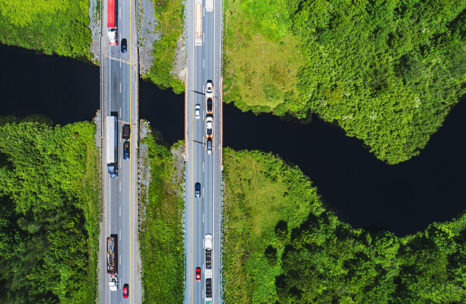 Traffic Sharing Vehicle Size Matters: Staying focused when sharing the road with large ...